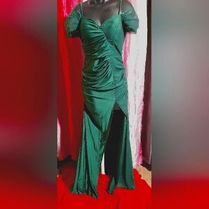 "Mgaicy" formal gown